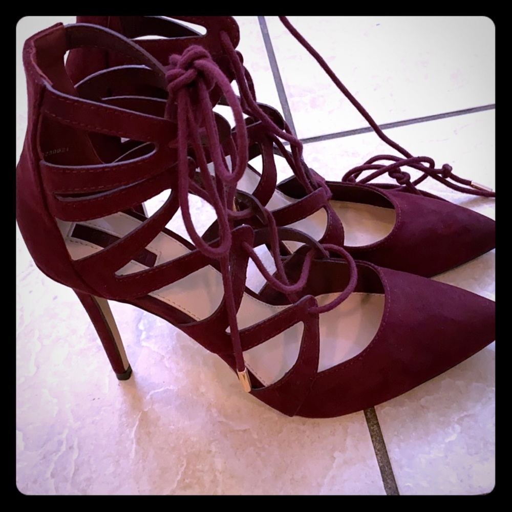 Heels burgundy color suede shoes